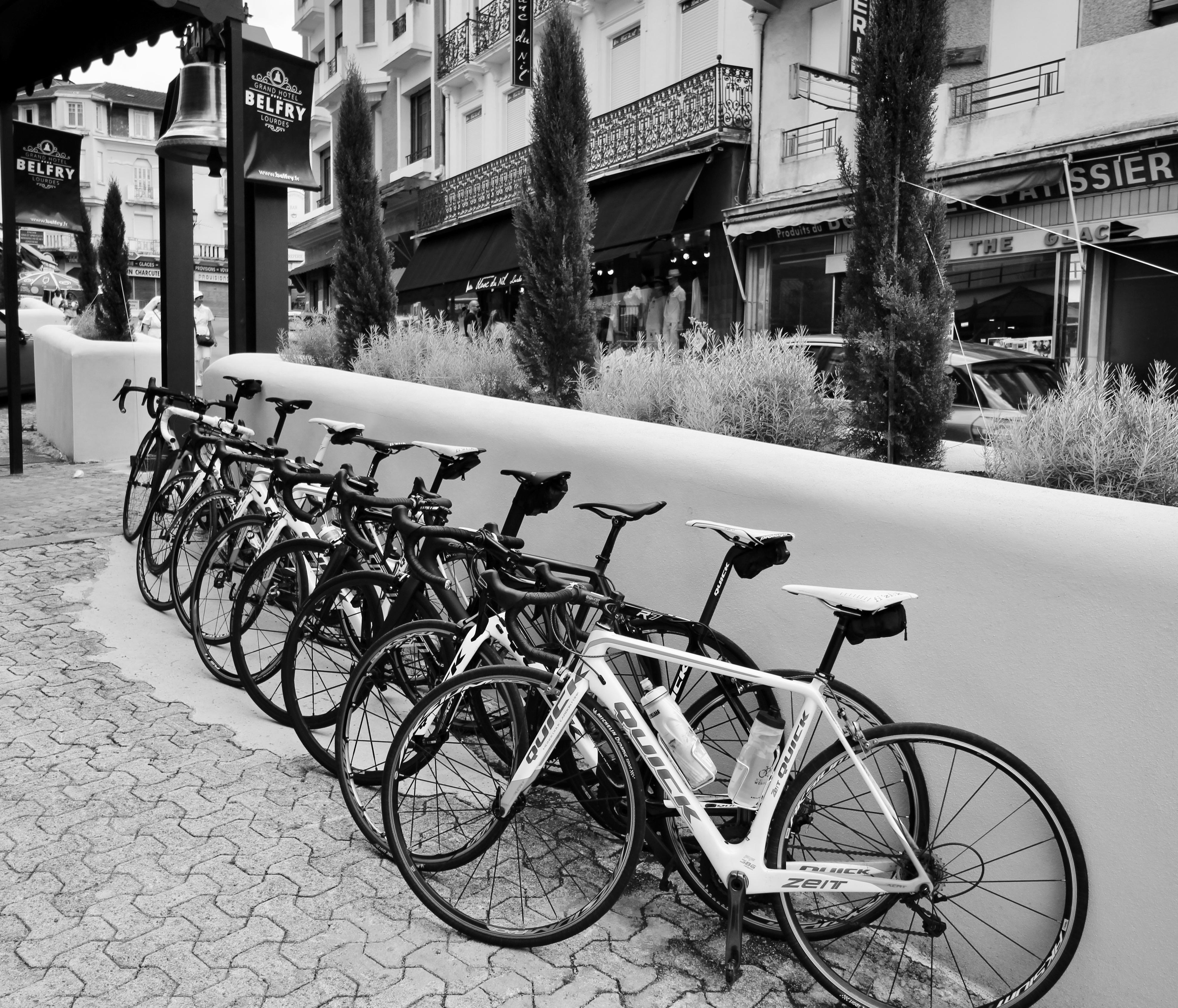 לורדה Belfry & Spa By Ligne St Barth מראה חיצוני תמונה Bicycles parked in a row